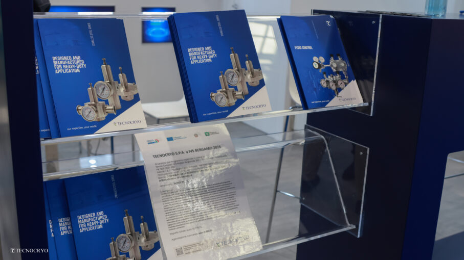 Esposizione di cataloghi e del poster A3 pertinente al Bando Fiere Internazionali